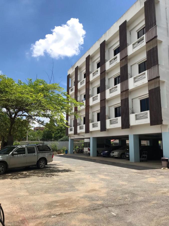Vatchara Northgate Hotel Nakhon Sawan Bagian luar foto
