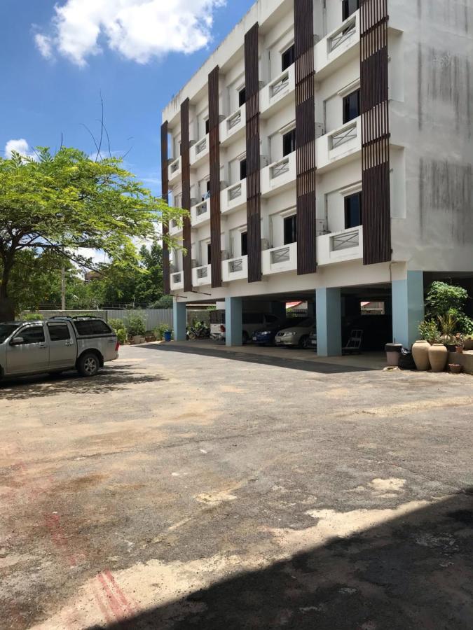 Vatchara Northgate Hotel Nakhon Sawan Bagian luar foto