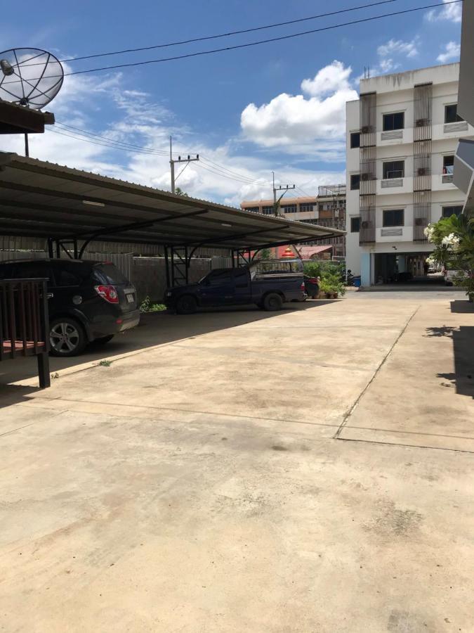 Vatchara Northgate Hotel Nakhon Sawan Bagian luar foto