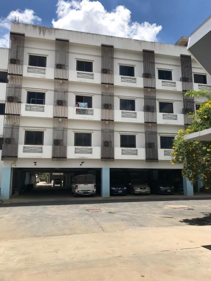 Vatchara Northgate Hotel Nakhon Sawan Bagian luar foto