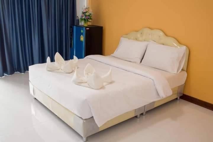 Vatchara Northgate Hotel Nakhon Sawan Bagian luar foto