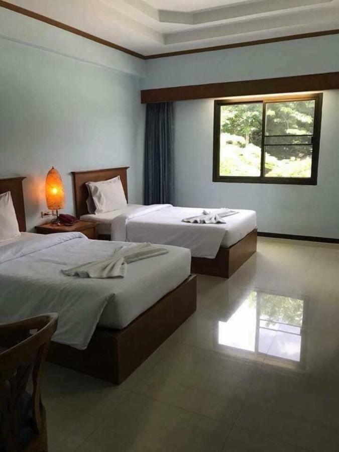 Vatchara Northgate Hotel Nakhon Sawan Bagian luar foto
