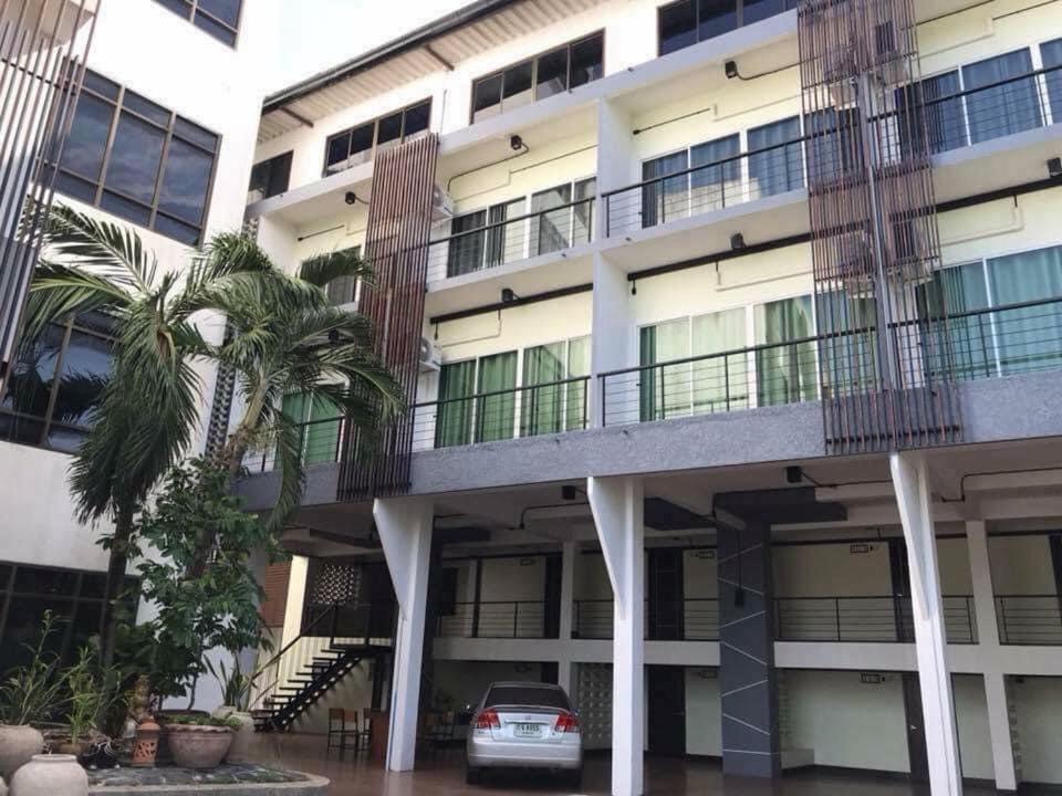 Vatchara Northgate Hotel Nakhon Sawan Bagian luar foto