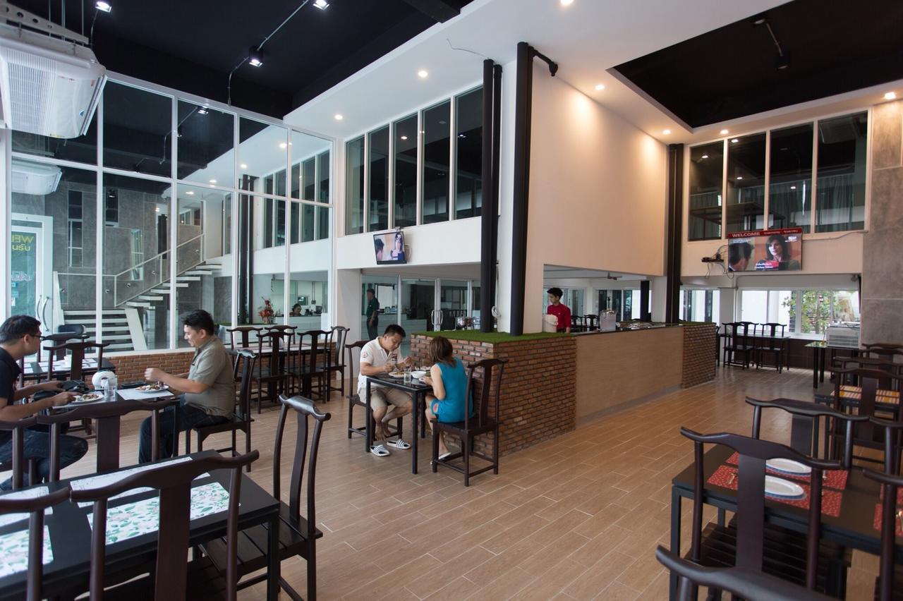 Vatchara Northgate Hotel Nakhon Sawan Bagian luar foto