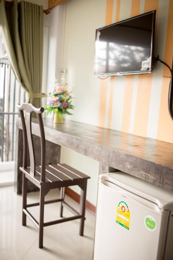Vatchara Northgate Hotel Nakhon Sawan Bagian luar foto